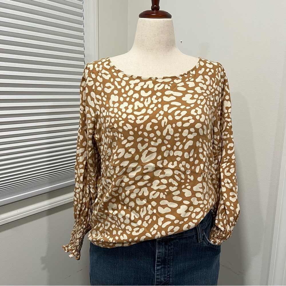 Ann Taylor Factory 100% Rayon Leopard Print, Ruched Sleeve, Women's Size L Top